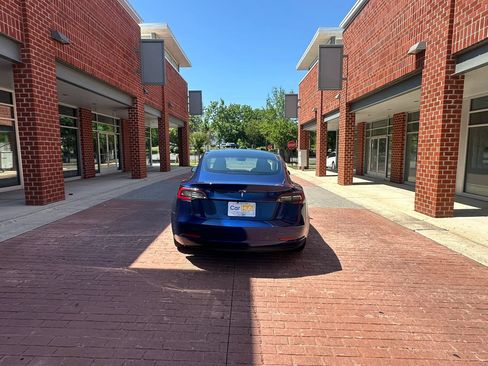 Used 2022 Tesla Model 3 Long Range AWD/4WD image 5