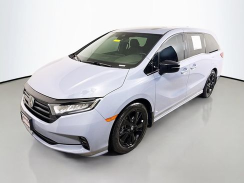 Used 2024 Honda Odyssey Sport image 3