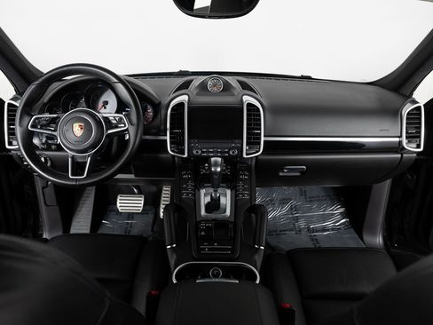 Used 2017 Porsche Cayenne S image 31
