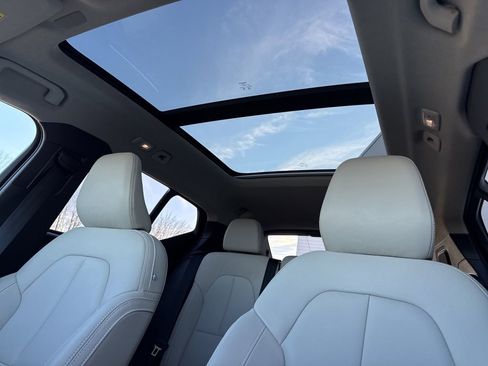 Used 2024 Volvo XC40 B5 Plus w/ Protection Package Premier image 33