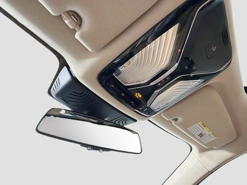 Used 2022 BMW 740i image 21