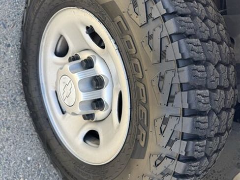 Used 2017 Chevrolet Express 2500 RWD image 21