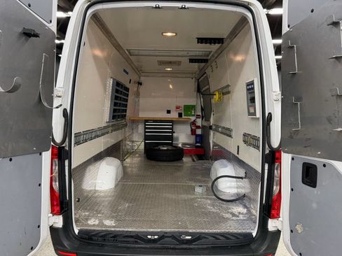 Used 2020 Mercedes-Benz Sprinter 2500 image 12