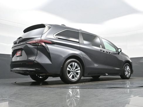 Used 2025 Toyota Sienna Limited AWD/4WD image 34