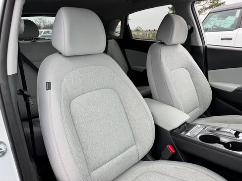 Used 2023 Hyundai Kona SE w/ Cargo Package image 18