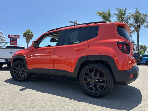 Used 2017 Jeep Renegade Altitude image 3