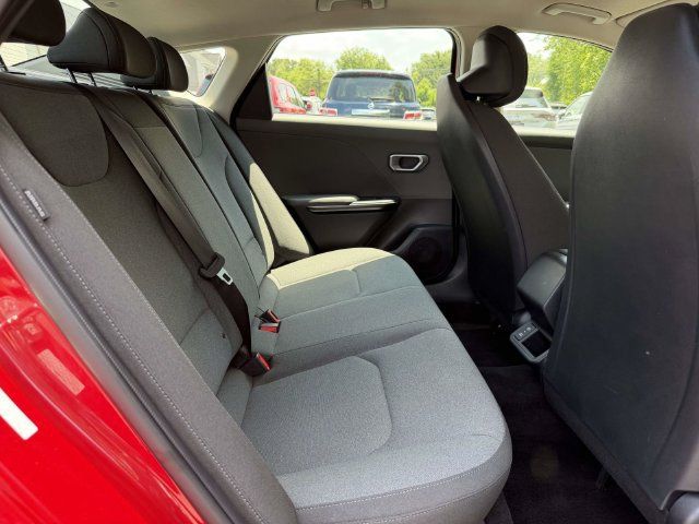 Used 2025 Kia K4 FWD image 13