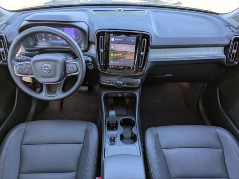 Used 2025 Volvo XC40 B5 Core w/ Protection Package Premier image 24