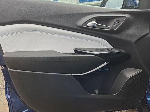 Used 2024 Chevrolet Trax LT image 17