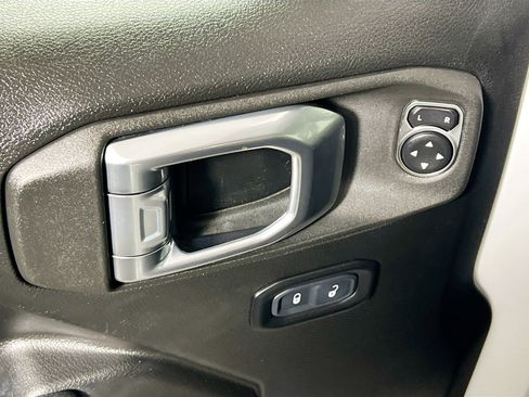 Used 2023 Jeep Wrangler Altitude image 16