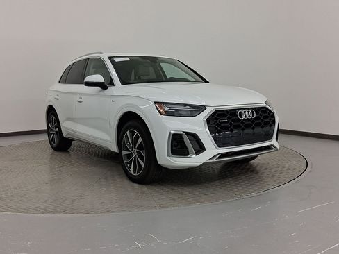 Used 2023 Audi Q5 2.0T Premium w/ Convenience Package image 7