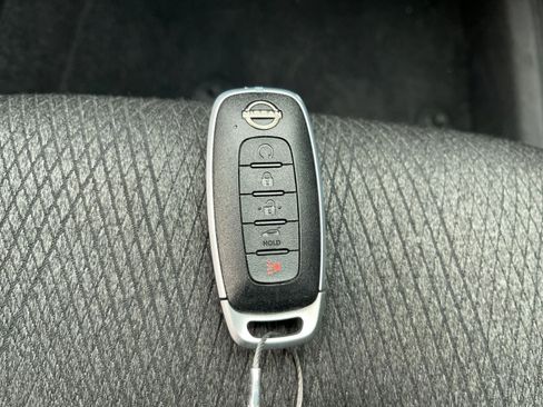 Used 2025 Nissan Rogue SV image 21