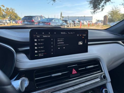 Used 2025 Genesis G70 2.5T image 22