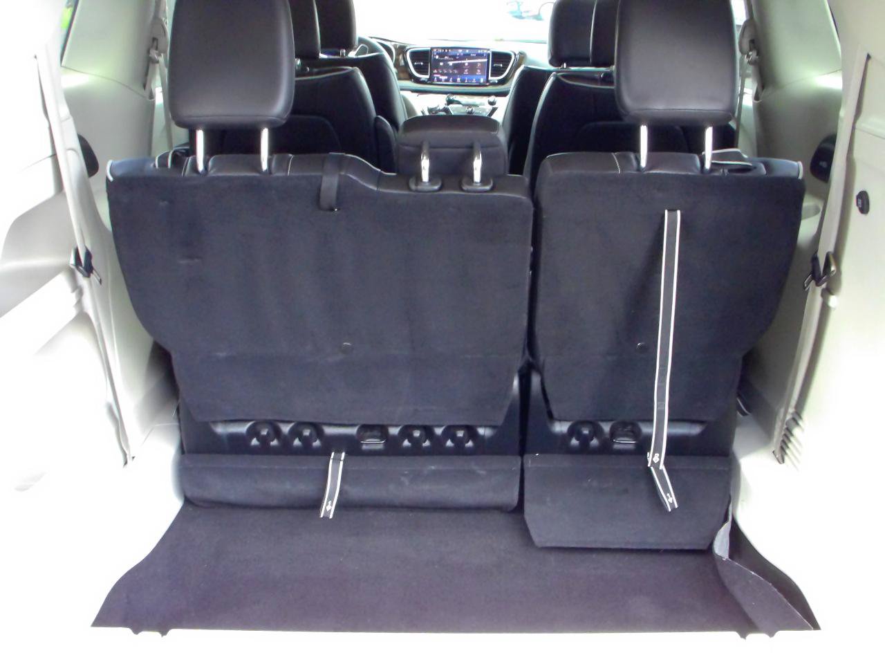 Used 2023 Chrysler Pacifica Limited FWD image 29