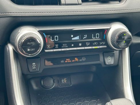 Certified 2025 Toyota RAV4 XLE FWD image 28