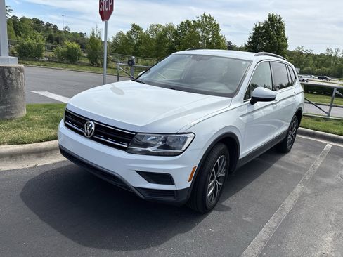 Used 2018 Volkswagen Tiguan SE image 12