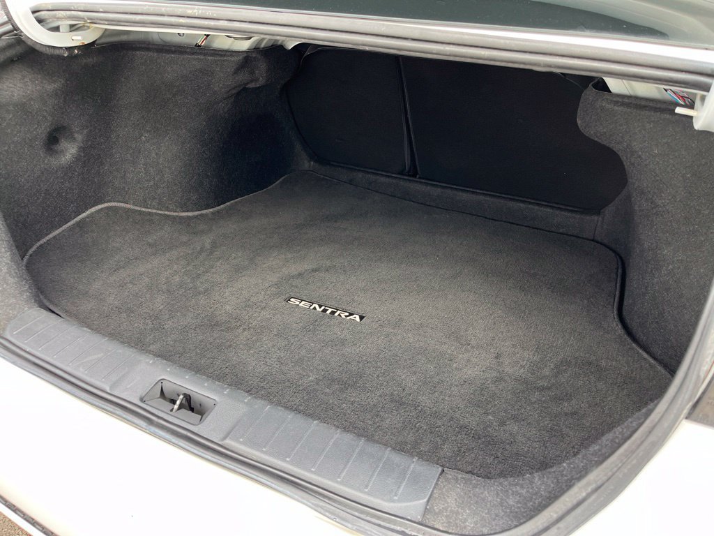 Used 2025 Nissan Sentra SV FWD image 9