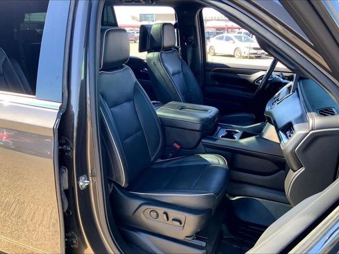 Used 2021 Chevrolet Tahoe Premier w/ Premium Package image 9