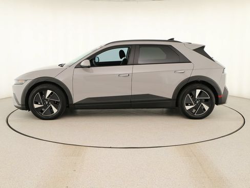 Used 2025 Hyundai Ioniq 5 SEL RWD image 2