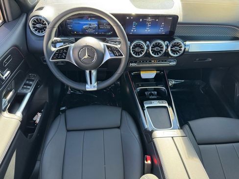 New 2025 Mercedes-Benz GLB 250 image 11