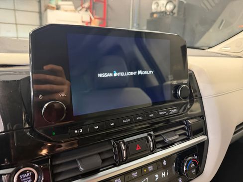 Used 2022 Nissan Pathfinder SL image 19