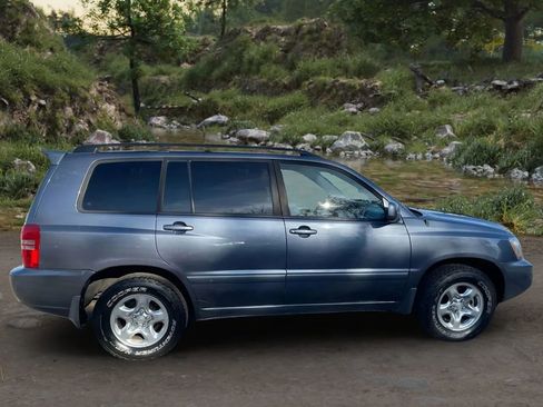 Used 2003 Toyota Highlander 2WD image 2