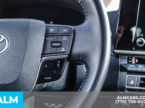 Used 2025 Toyota Camry SE image 32