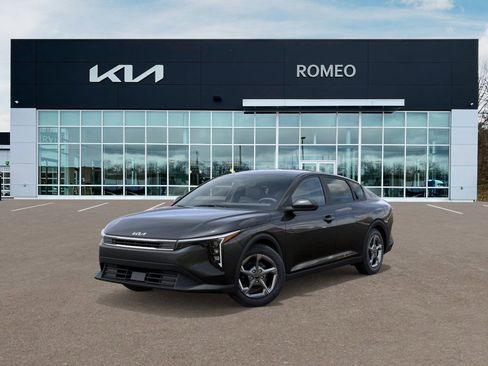 New 2026 Kia K4 LXS image 1