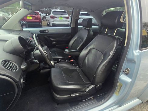 Used 2009 Volkswagen Beetle Coupe image 6