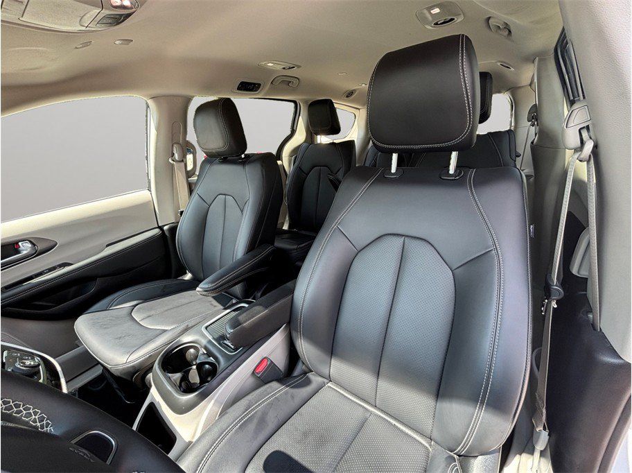Used 2024 Chrysler Pacifica Limited FWD image 20