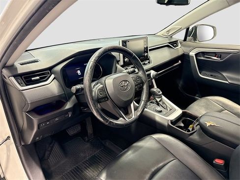 Used 2019 Toyota RAV4 Limited image 9