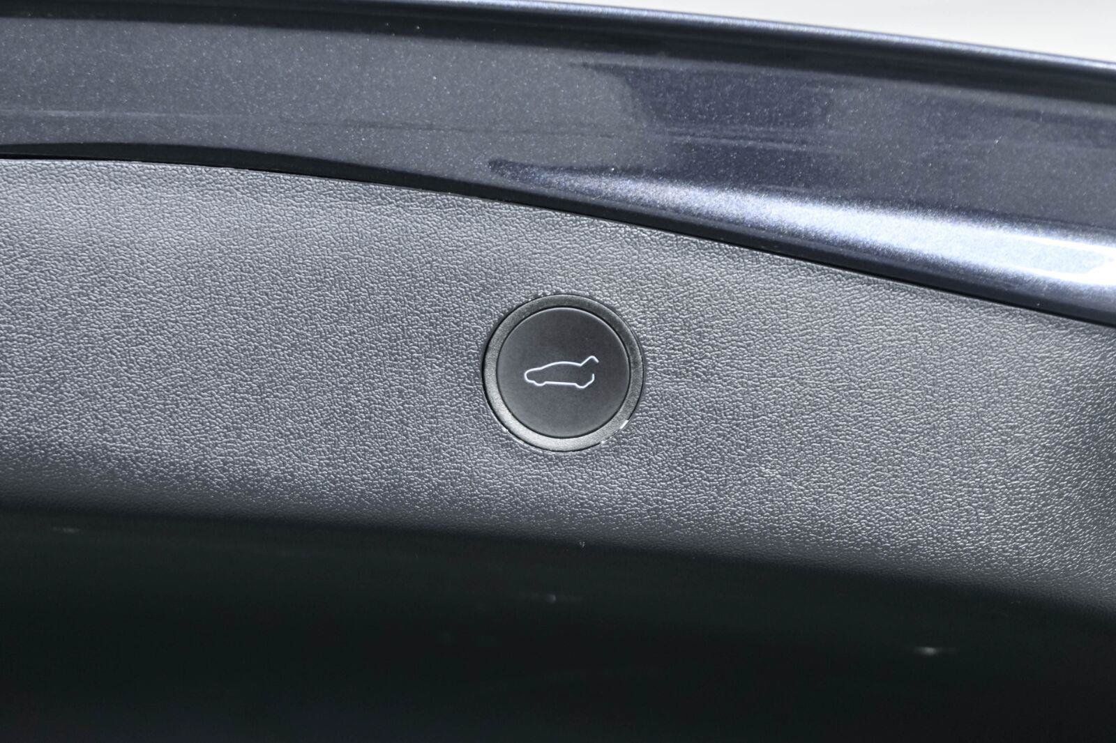 Used 2023 Tesla Model 3 Standard Range RWD image 29