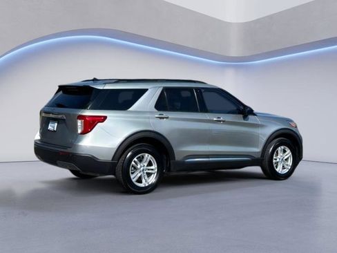 Used 2023 Ford Explorer XLT w/ Equipment Group 202A image 7