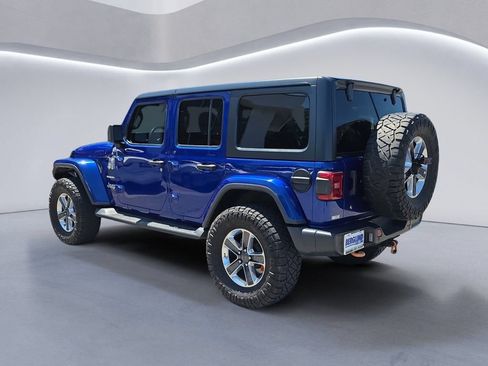 Used 2018 Jeep Wrangler Unlimited Sahara AWD/4WD image 5