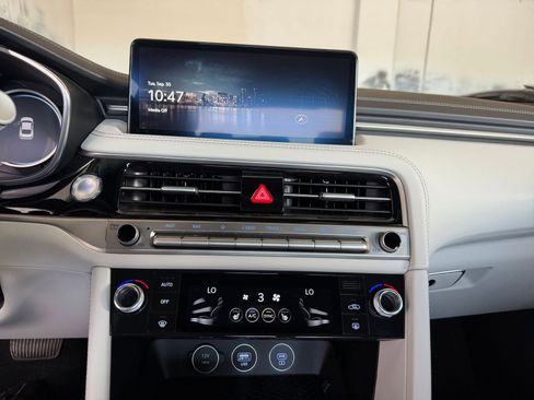 Used 2025 Genesis G70 2.5T image 18