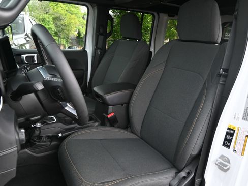 Used 2025 Jeep Wrangler Unlimited Sahara w/ Safety Group AWD/4WD image 12