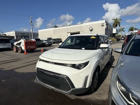 Certified 2023 Kia Soul LX w/ Option Group 015 FWD image 9