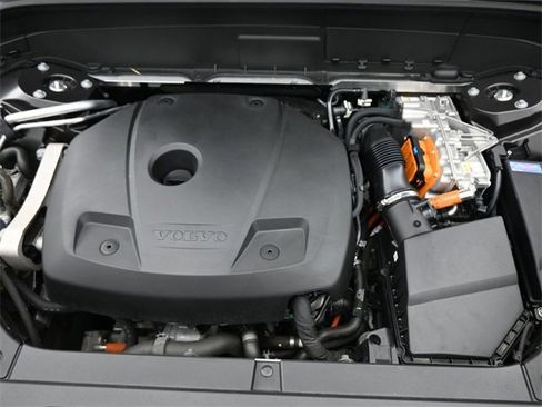 Used 2024 Volvo XC90 T8 Ultimate w/ Lounge Package image 37