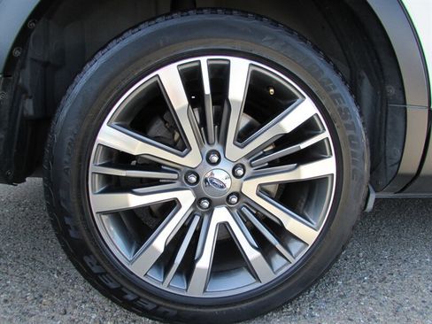 Used 2018 Ford Explorer Platinum AWD/4WD image 29