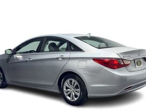 Used 2012 Hyundai Sonata GLS FWD image 4