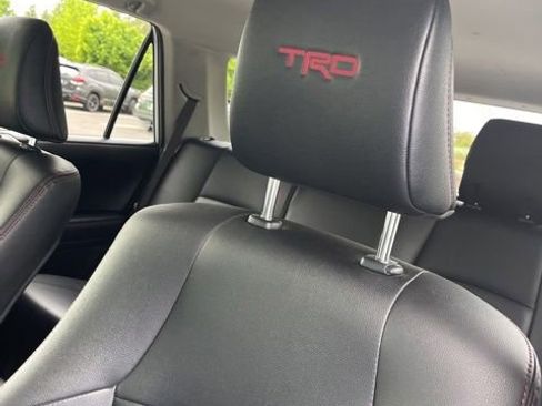 Used 2022 Toyota 4Runner TRD Off-Road Premium AWD/4WD image 9