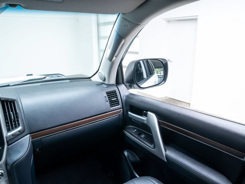 Used 2018 Toyota Land Cruiser AWD/4WD image 11