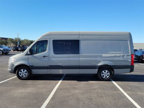 Used 2024 Mercedes-Benz Sprinter 2500 image 3