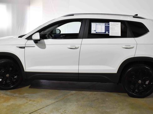 Used 2022 Volkswagen Taos SE image 6