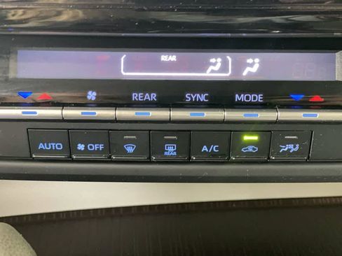 Certified 2024 Toyota Sienna LE AWD/4WD image 21