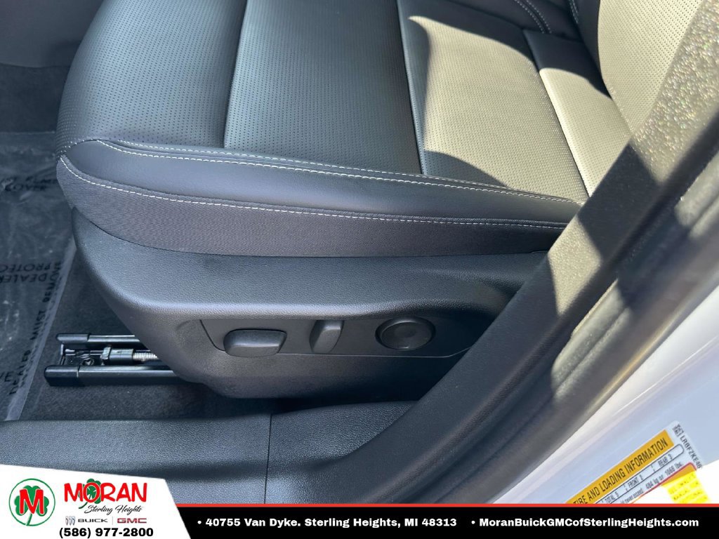 Certified 2025 Buick Envision Preferred AWD/4WD image 18
