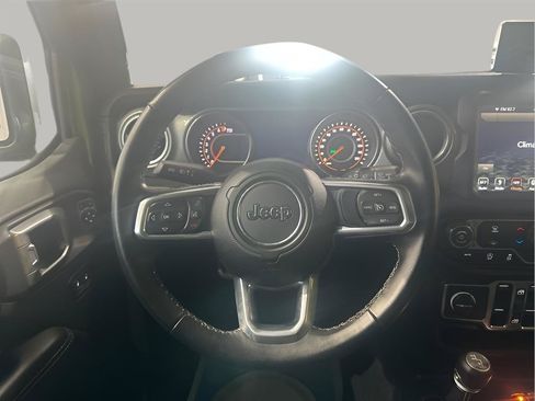 Used 2019 Jeep Wrangler Unlimited Sahara w/ Uconnect 4C Nav & Sound Group AWD/4WD image 14