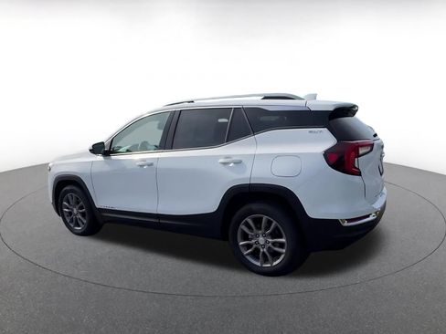 Used 2024 GMC Terrain SLT AWD/4WD image 10
