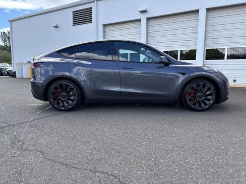 Used 2023 Tesla Model Y Performance AWD/4WD image 8