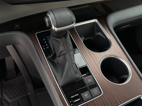 Used 2023 Toyota Sienna XLE image 21